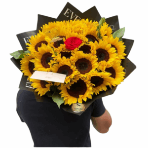 🌻❤️ Bouquet de Girasoles con Rosa Roja – Las Palmas Floristería Bogotá ❤️🌻
Un ramo lleno de luz, energía y amor.
