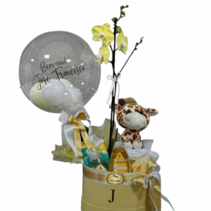 💛🌿 Arreglo de Bienvenida para Bebé con Orquídea y Detalles – Las Palmas Floristería Bogotá | Entrega en Bogotá